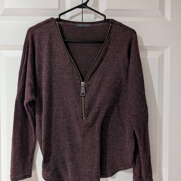 Suzy Shier Burgundy Knit Sweater Zipper V-Neck Size Large - Picture 2 of 3